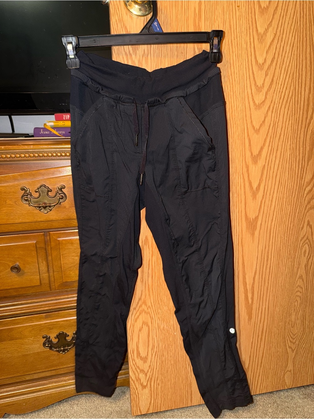 Women’s Black size 2 Lululemon Dance Studio Capri Pants